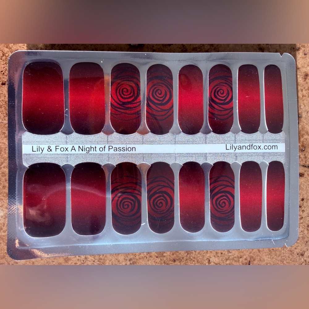 Lily & Fox Valentine's Nail Wraps - Picture 5 of 5